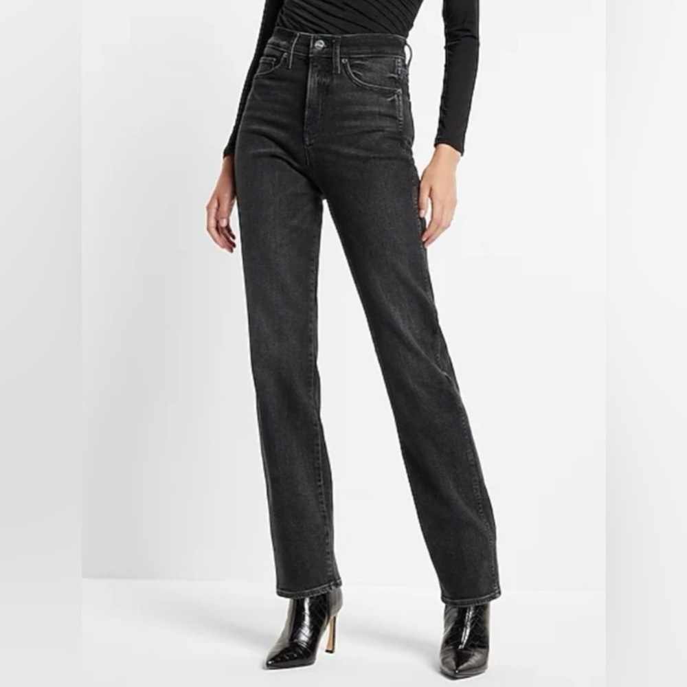 Express Super High Waisted Washed Black
Modern Straight Jeans
